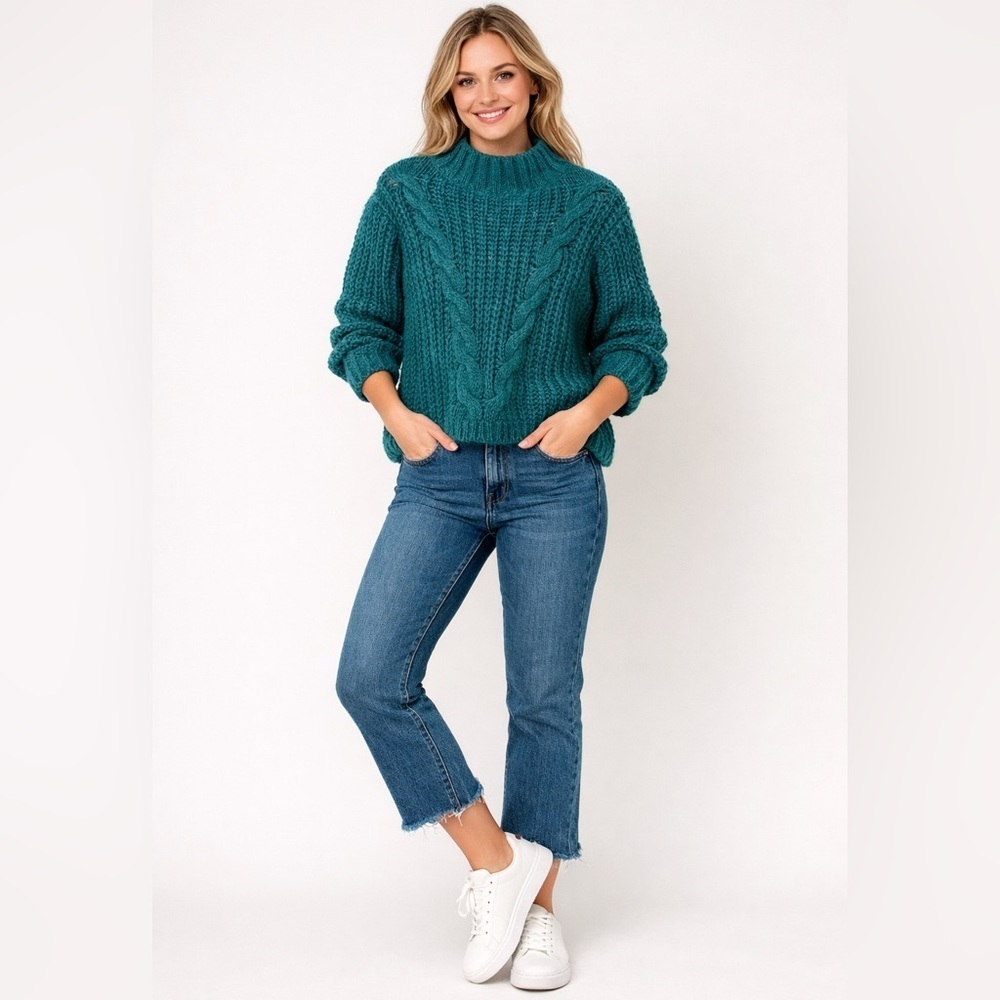 Soaked in Luxury Isla Cable Sweater, size M.
Wool & alpaca blend, made in Italy